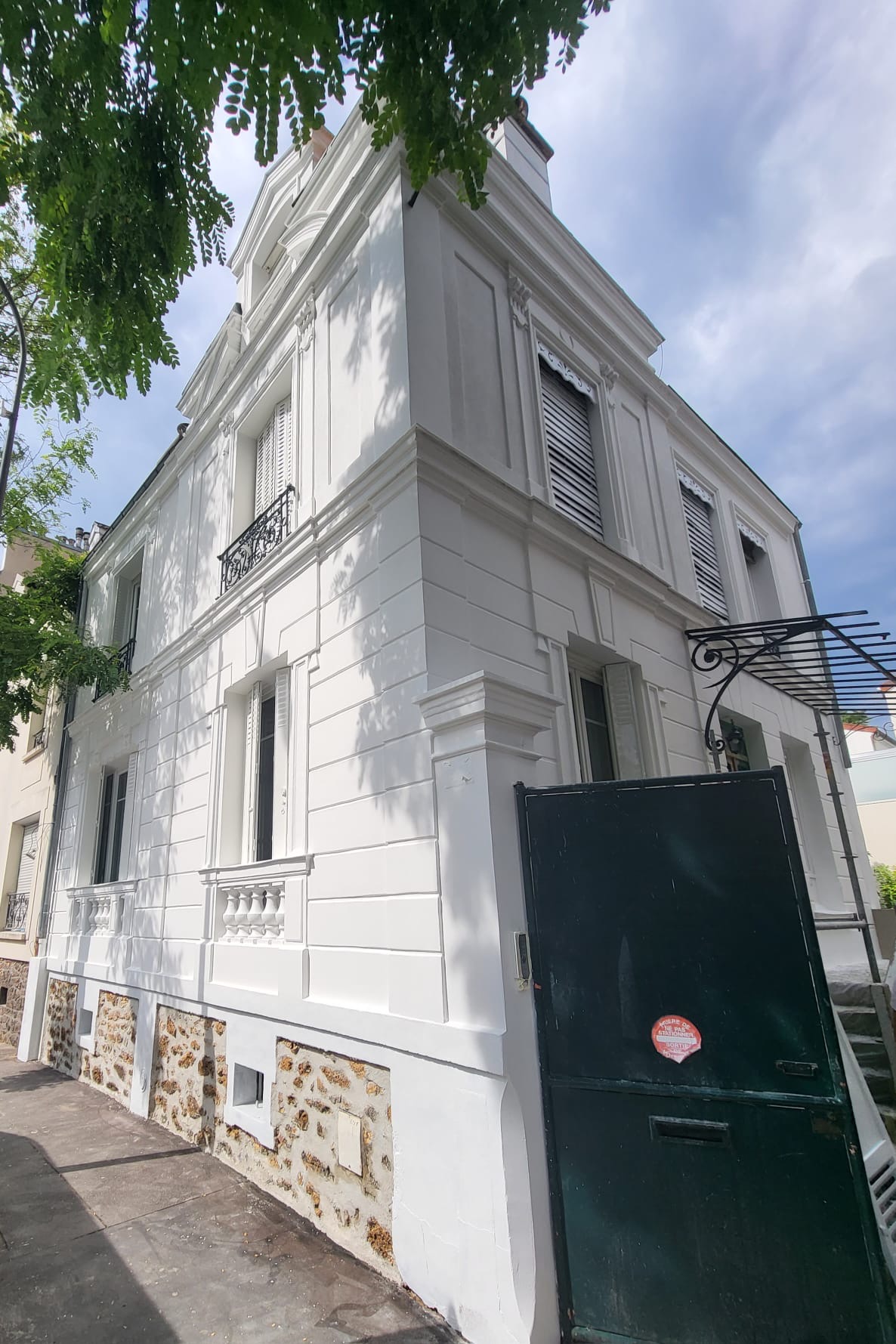 Maison du 57 boulevard de la Libération à Vincennes après ravalement : façade blanche restaurée